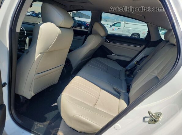 1HGCV1F53JA162791 2018 HONDA ACCORD White Widok tylnych siedzeń