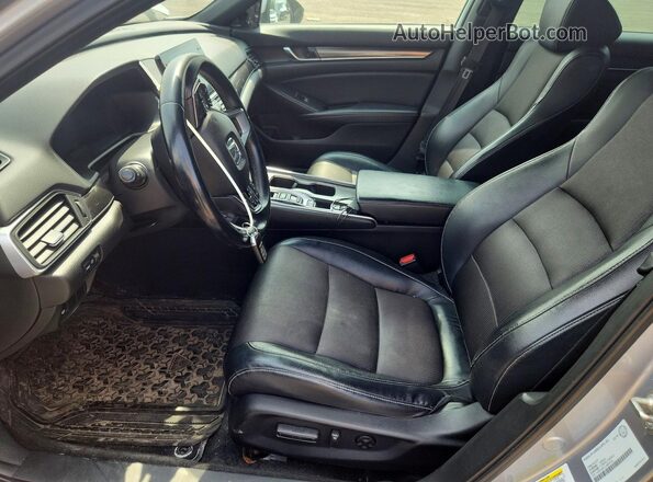 1HGCV2F31JA800704 2018 HONDA ACCORD Silver Սալոնի դիմացի տեսք