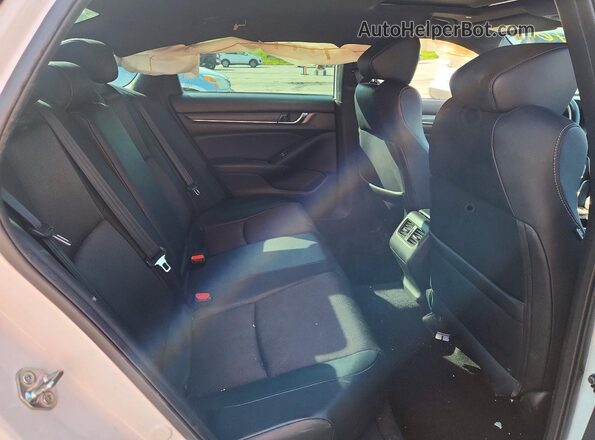 1HGCV2F33JA051405 2018 HONDA ACCORD White Vista de los asientos traseros