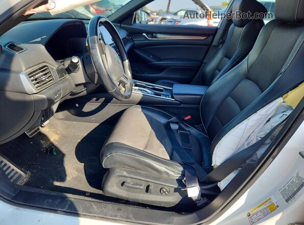 1HGCV2F33JA051405 2018 HONDA ACCORD White Vista interior delantera