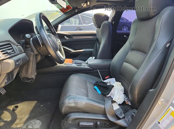 1HGCV2F33KA008474 2019 HONDA ACCORD Silver Вид салону спереду