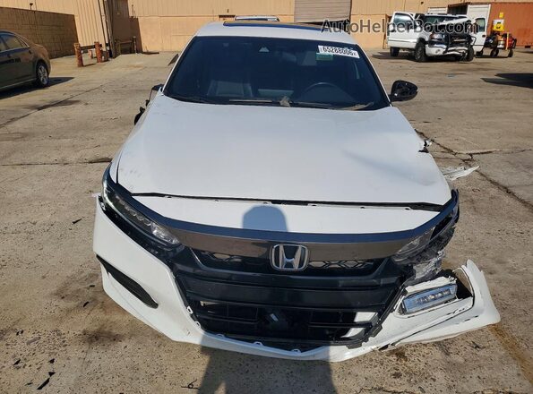 1HGCV2F34JA027694 2018 HONDA ACCORD White Widok z przodu