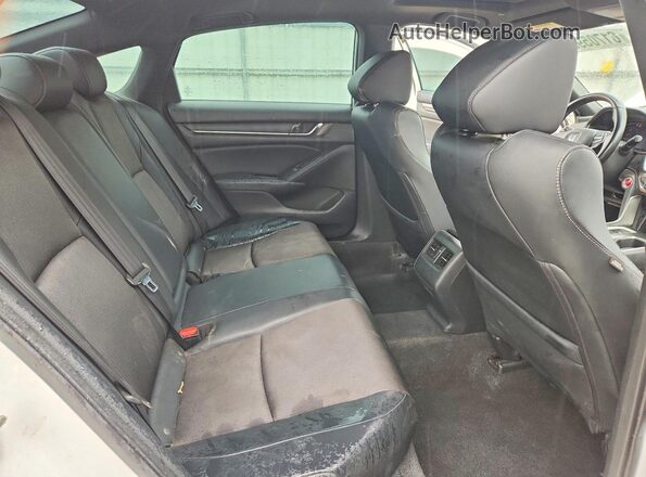 1HGCV2F36JA036266 2018 HONDA ACCORD White Widok tylnych siedzeń