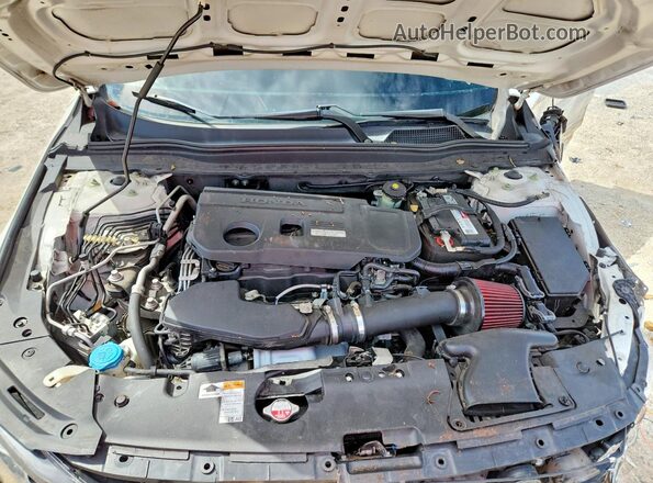 1HGCV2F90JA041046 2018 HONDA ACCORD White Rear interior view