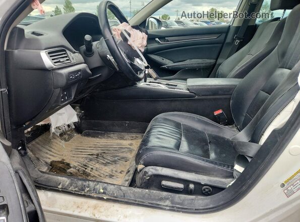 1HGCV2F98JA801143 2018 HONDA ACCORD Белый Вид салона спереди