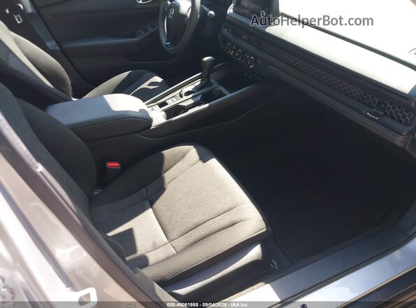 1HGCY1F29RA075521 2024 HONDA ACCORD Серебряный Вид салона спереди