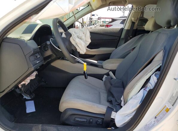 1HGCY1F34RA028776 2024 HONDA ACCORD White Вид салону спереду