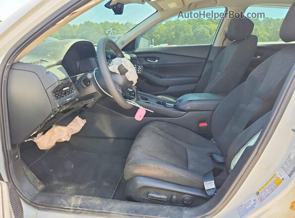 1HGCY1F44SA051408 2025 HONDA ACCORD White Вид салону спереду