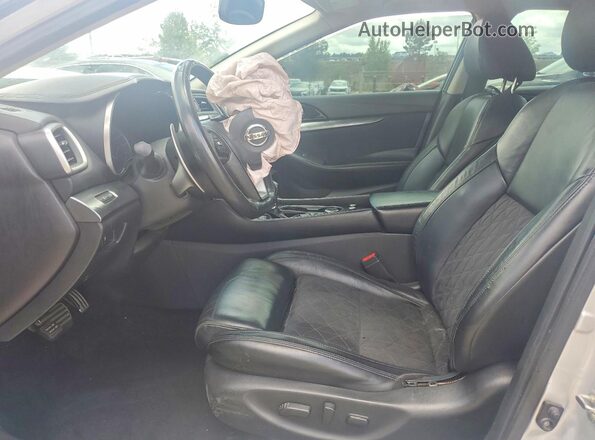 1N4AA6AP8GC409877 2016 NISSAN MAXIMA Серебряный Вид салона спереди