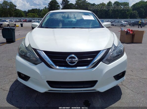 1N4AL3AP3JC134807 2018 NISSAN ALTIMA White Widok z przodu