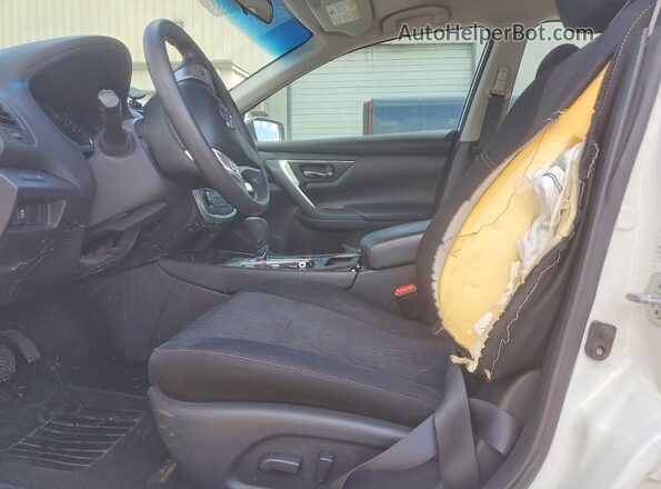 1N4AL3AP4HC275377 2017 NISSAN ALTIMA White Vista interior delantera