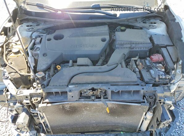 1N4AL3AP4HC296083 2017 NISSAN ALTIMA White Widok wnętrza z tyłu
