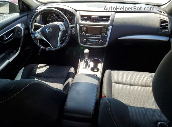 1N4AL3AP7HC261828 2017 NISSAN ALTIMA Красный Вид панели приборов