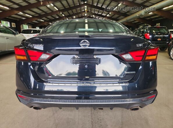 1N4AL4CV4LN303838 2020 NISSAN ALTIMA Black Widok z tyłu
