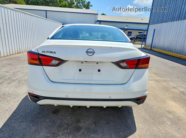 1N4BL4BV1RN332180 2024 NISSAN ALTIMA White Rear view