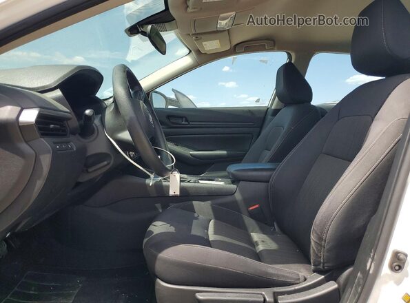 1N4BL4BV5RN357535 2024 NISSAN ALTIMA White Widok wnętrza z przodu