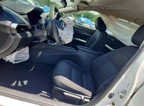 1N4BL4BV5RN422237 2024 NISSAN ALTIMA White Вид салону спереду