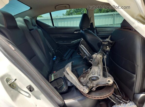 1N4BL4CV2NN349143 2022 NISSAN ALTIMA White Vista de los asientos traseros