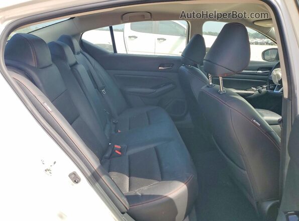 1N4BL4CV9RN370142 2024 NISSAN ALTIMA White Հետևի նստատեղերի տեսք