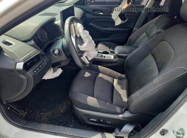 1N4BL4DV0RN375468 2024 NISSAN ALTIMA White Вид салону спереду