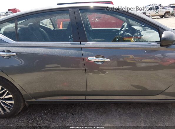 1N4BL4DV1SN382192 2025 NISSAN ALTIMA Gray Rear interior view