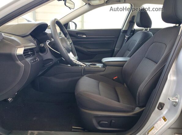 1N4BL4DV2SN379446 2025 NISSAN ALTIMA Серебряный Вид салона спереди