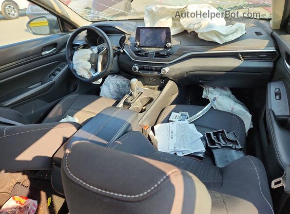 1N4BL4DV8SN374672 2025 NISSAN ALTIMA Red Widok deski rozdzielczej
