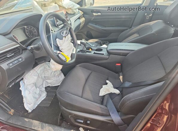 1N4BL4DV8SN374672 2025 NISSAN ALTIMA Red Widok wnętrza z przodu