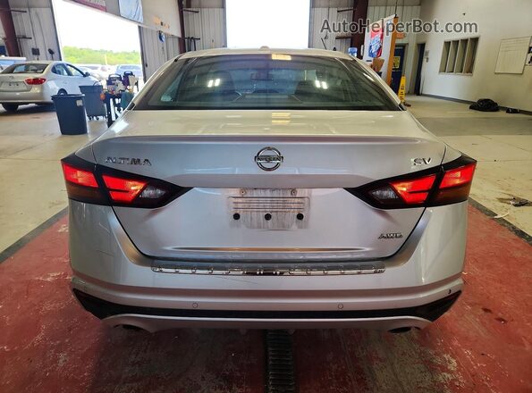 1N4BL4DW5KC153194 2019 NISSAN ALTIMA Silver Widok z tyłu