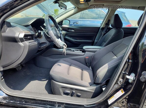 1N4BL4DW8RN326463 2024 NISSAN ALTIMA Черный Вид салона спереди