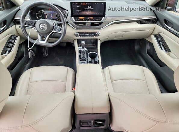1N4BL4EW2RN338381 2024 NISSAN ALTIMA Красный Вид панели приборов