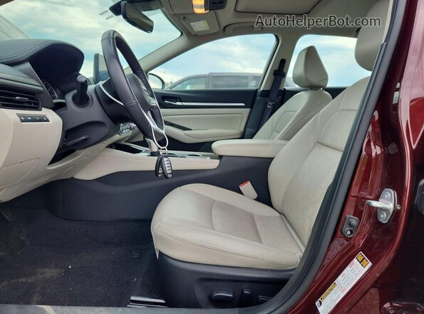 1N4BL4EW2RN338381 2024 NISSAN ALTIMA Красный Вид салона спереди