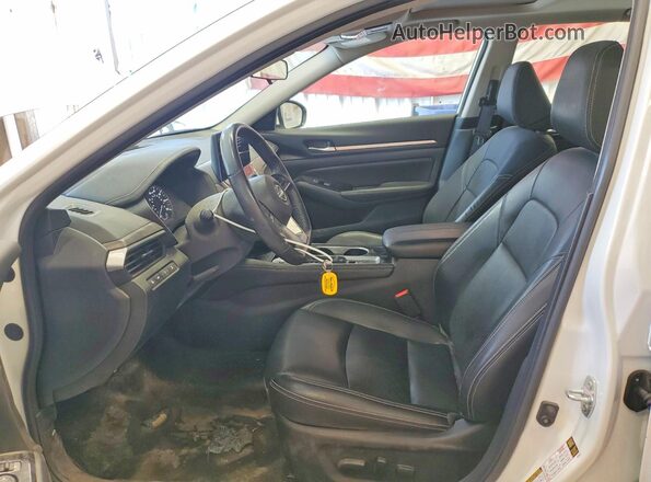 1N4BL4EW7RN326999 2024 NISSAN ALTIMA White Вид салону спереду