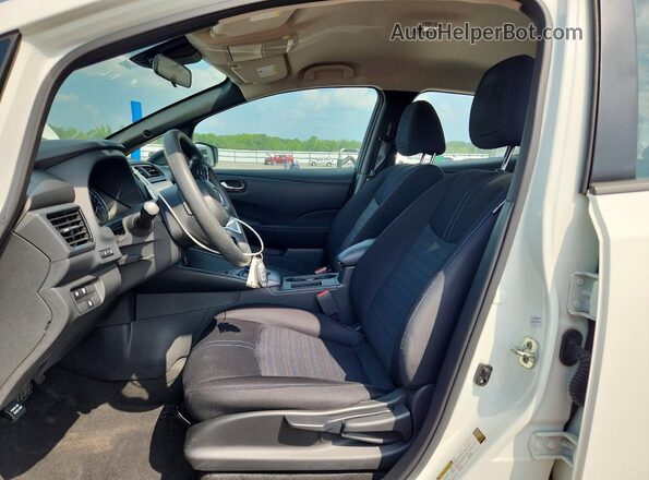 1N4BZ1BV2NC562409 2022 NISSAN LEAF Белый Вид салона спереди