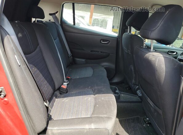 1N4CZ1CV0SC565761 2025 NISSAN LEAF Maroon Rear seats view