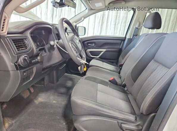 1N6AA1EC0NN104635 2022 NISSAN TITAN White Widok wnętrza z przodu