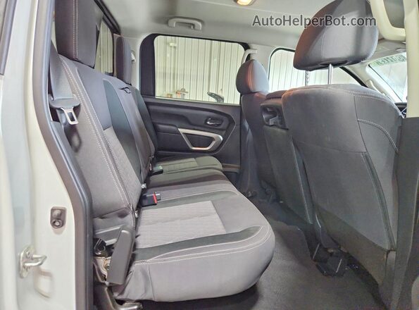 1N6AA1EC0NN104635 2022 NISSAN TITAN White Widok tylnych siedzeń