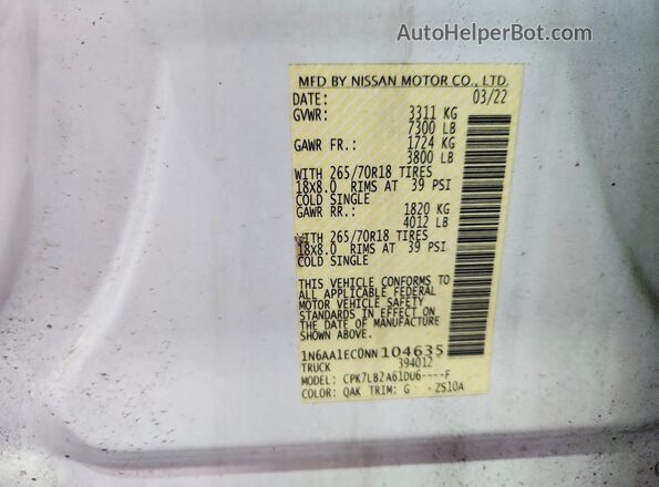 1N6AA1EC0NN104635 2022 NISSAN TITAN White Widok komory silnika