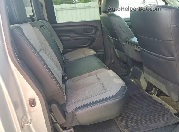 1N6BA1F32HN520211 2017 NISSAN TITAN Silver Вид задніх сидінь