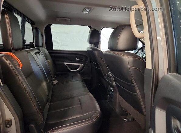 1N6BA1F43HN552304 2017 NISSAN TITAN Gray Вид задніх сидінь