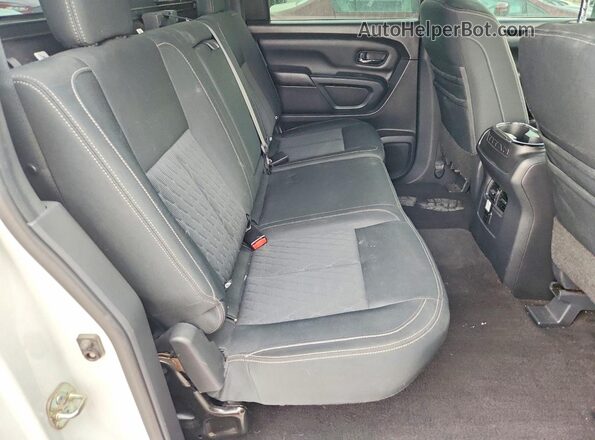 1N6BA1F44JN540233 2018 NISSAN TITAN White Вид задніх сидінь