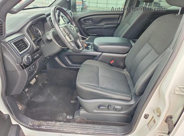 1N6BA1F44JN540233 2018 NISSAN TITAN White Вид салону спереду