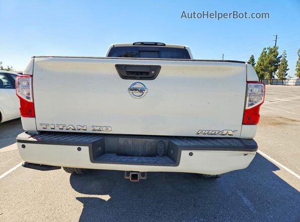 1N6BA1F47KN506563 2019 NISSAN TITAN White Вид ззаду