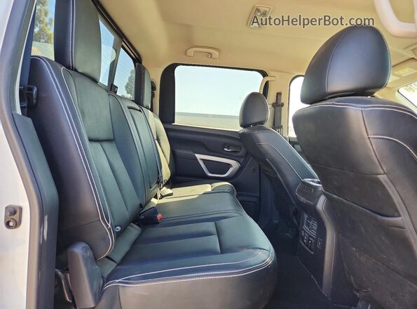 1N6BA1F47KN506563 2019 NISSAN TITAN White Вид задніх сидінь