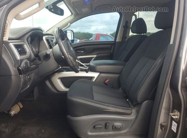 1N6BA1F48KN506829 2019 NISSAN TITAN Серый Вид салона спереди