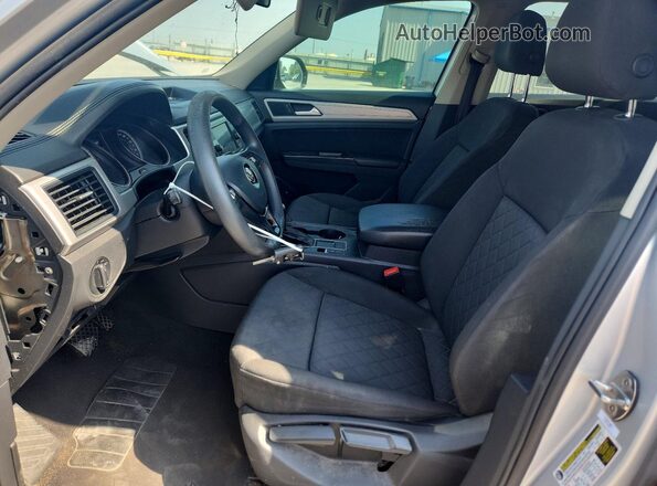1V2AP2CA6JC592728 2018 VOLKSWAGEN ATLAS Silver Front interior view