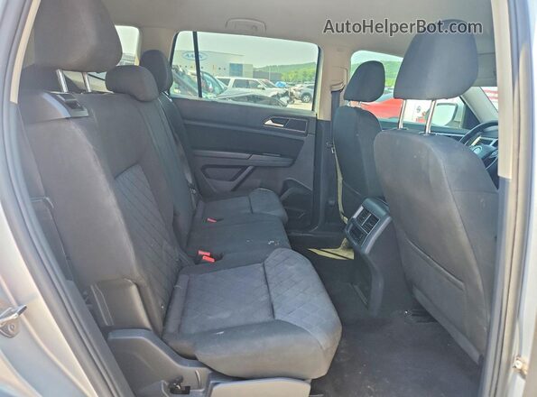 1V2AP2CA6JC592728 2018 VOLKSWAGEN ATLAS Silver Rear seats view