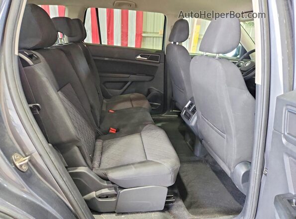 1V2AR2CAXJC527133 2018 VOLKSWAGEN ATLAS Gray Rear interior view