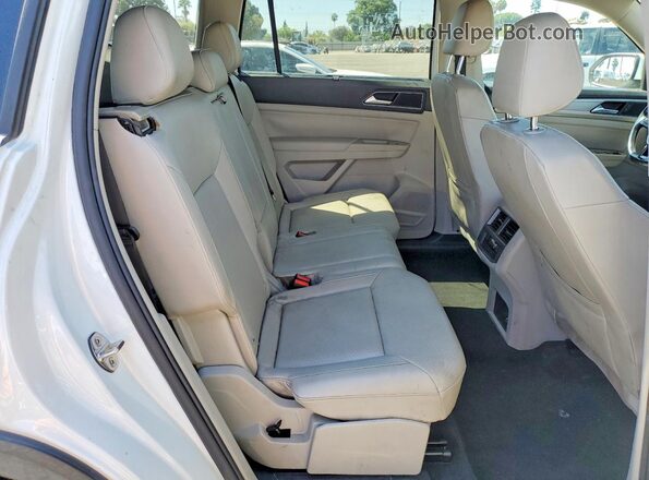1V2CP2CAXJC592790 2018 VOLKSWAGEN ATLAS White Widok wnętrza z tyłu