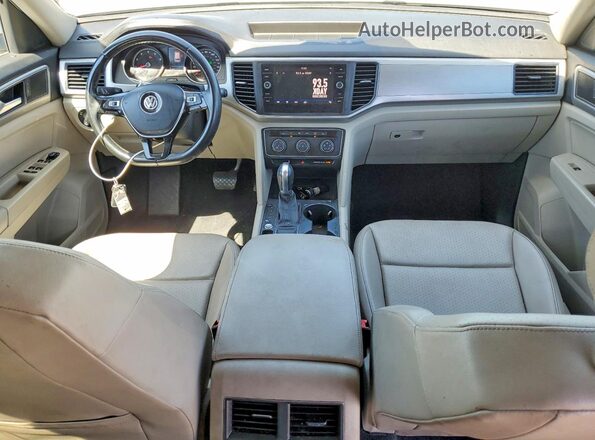 1V2CP2CAXJC592790 2018 VOLKSWAGEN ATLAS White Widok deski rozdzielczej
